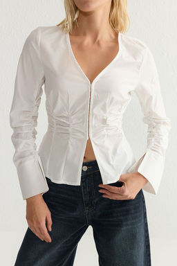 TRENDYOLMILLA Beyaz Belde Buzgu Detayl? Onden Kancal? Fitted Dokuma Gomlek TWOSS25GO00020  фото 4