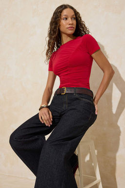 K?rm?z? Fitted/Vucuda Oturan K?sa Kollu Buzgu Detayl? Premium Yumusak Orme Bluz TWOSS26BZ00016