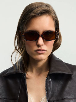 Солнцезащитные очки в пластиковой оправе / Zarina