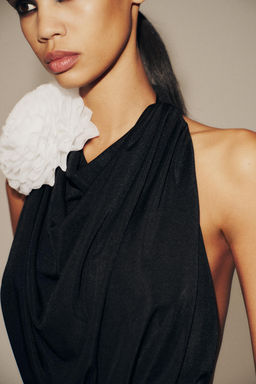 HALTER NECK SHORT DRESS WITH APPLIQU_ FLOWER - Zara фото 4