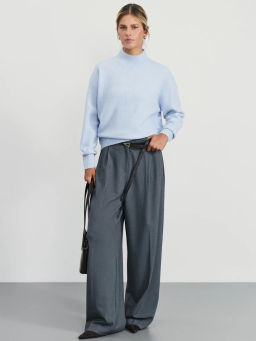 Джемпер из вискозы с воротником-стойкой / Zarina