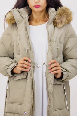 Зимняя куртка на поясе с натуральным мехом арт. 23226
