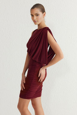 TRENDYOLMILLA Bordo Vucuda Oturan Orme S?k K?sa Elbise TPRSS25EL00029