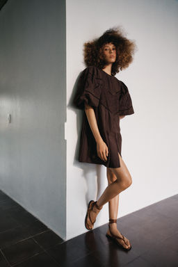 VESTIDO MINI POPEL?N BORDADOS / Marr?n