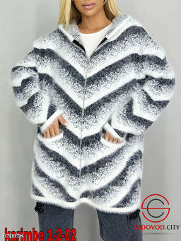 Женский кардиган пушистый с капюшоном