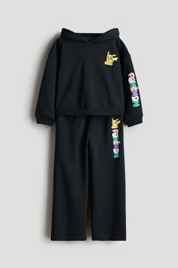 Conjunto de sudadera con capucha y joggers