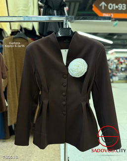 Женский приталенный пиджак с цветком - Bruno фото 2