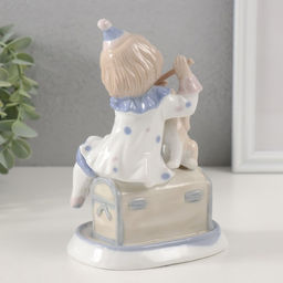 Сувенир керамика "Клоун на сундуке с собакой" 8,7х11х15 см