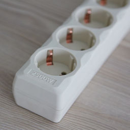 S-GSU5-3 IVORY Cетевой фильтр серии Universal, 3м (Пвс 3*0,75), 5 гнезд, с/з. 10А. Защита от перенапряжения, короткого замыкания. TM Uniel.