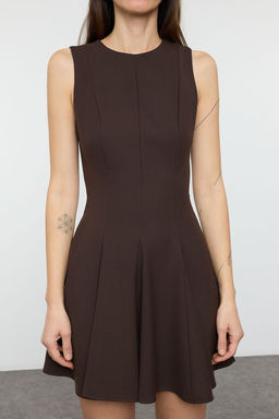 Kahverengi Etegi Belden Ac?lan Bisiklet Yaka Mini Poliviskon Dokuma Elbise TWOAW25EL00244