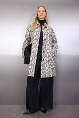 Cok Renkli Y?lan Desenli Suni Deri Mono Kapama Oversize Uzun Trenckot TWOAW26TR00003 - Trendyolmilla фото 5