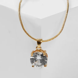 Кулон «Стразинка» в цапе, белый в золоте, 40 см