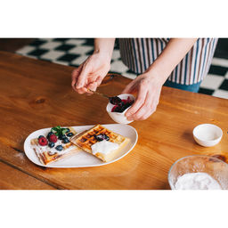 Блюдо фарфоровое овальное Wilmax, 28.5×16.5 см, белое