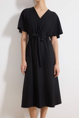 Siyah Baglama Detayl? A Kesim V Yaka Midi Dokuma Elbise TWOSS23EL01543