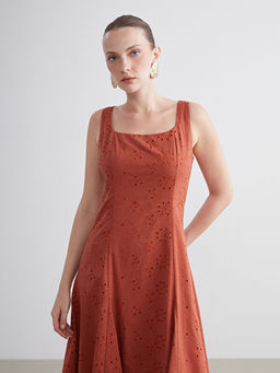 Kare Yaka Ajurlu Elbise