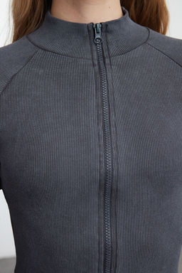 Trendyolmilla Antrasit Y?kamal? Fermuarl? Fitted/Vucuda Oturan Fitilli Esnek Orme Bluz TWOAW25BZ00171 фото 4