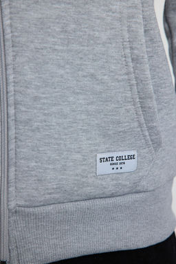 TRENDYOL MAN Gri Melanj Regular Fit Kapusonlu Fermuarl? Etiket Aplikeli Kal?n Sweatshirt TMNAW23SW00172 - Trendyolmilla фото 4
