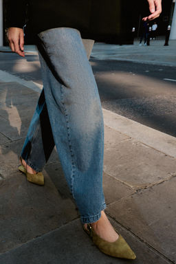 TWO-TONE LEATHER SLINGBACK SHOES