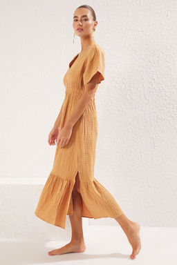 Bej Dokuma Buzgulu Maxi Plaj Elbise TBESS25EL00033 - Trendyolmilla фото 2