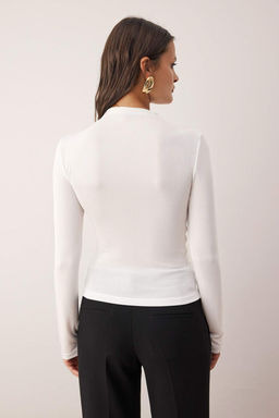 Siyah Buzgu Detayl? Dik Yaka Vucuda Oturan Esnek Orme Bluz TWOAW26BZ00124 - Trendyolmilla фото 12