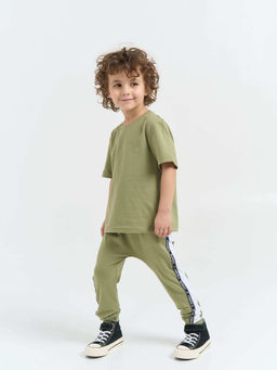 Брюки со спущенным шагом и лампасами Олива