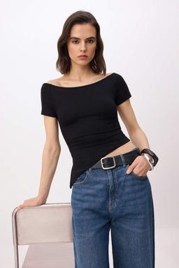 siyah Fitted/Vucuda Oturan Kay?k Yaka Ay Kol K?sa Kollu Yumusak Orme Bluz TWOSS26BZ00730