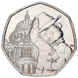 Монета 50 пенсов 2019 года Великобритания 60 лет медвежонку Паддингтону  Паддингтон у церкви Святого Павла