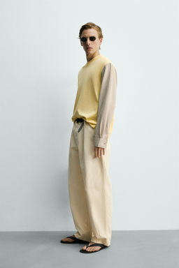 CAMISETA RELAXED FIT MANGAS CONTRASTE / Amarillo claro