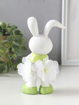 Фигурка полистоун «Зайка в цветочной юбочке, с букетиком», 9×8×14.5 см