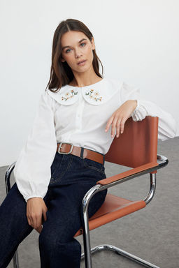 TRENDYOLMILLA Ekru Yakas? Nak?s Detayl? Pamuk Regular Normal Kal?p Dokuma Gomlek TWOSS23GO00009 фото 17