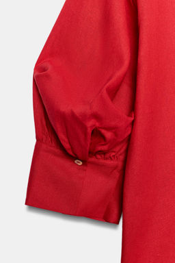 CAMISA CON LINO MANGA ABULLONADA / Rojo