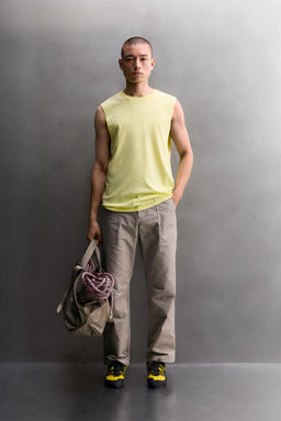 CAMISETA TANK RELAXED FIT ESTAMPADOS / Amarillo claro