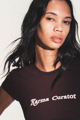 CAMISETA TEXTO DELANTERO / Chocolate - Zara фото 3