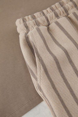 Bej Regular Fit Cizgili Orme Pijama Tak?m? TMNSS25PT00029