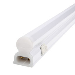 ULI-Q150 10W/4000K IP40 WHITE Светильник линейный светодиодный (аналог Т5), 220В, с выключателем. Кабель и крепление в/к. Белый свет (4000K). Корпус белый. TM Volpe