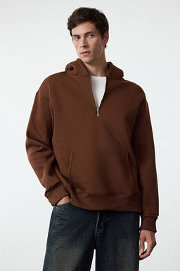 Kahverengi Oversize/Geni_ Kesim Fermuarl_ Kap__onlu __i Polarl_ Basic Sweatshirt TMNAW25SW00050