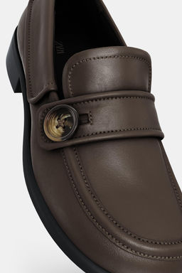 LEATHER LOAFERS WITH BUTTON DETAIL - Zara фото 4