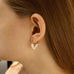 Серьги с эмалью «Сердце» перламутровые, цвет белый в золоте