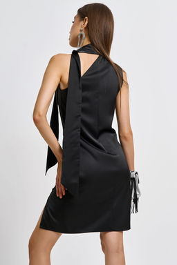 Платье атласное с ассиметричным вырезом черное