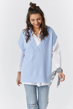 Жилет вязаный оверсайз с разрезами по бокам