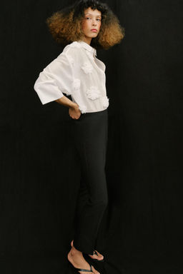 CAMISA FLUIDA FLORES RELIEVE / Blanco - Zara фото 3