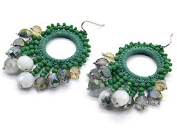 Серьги ручной работы с цирконами в оплетении цв.зеленый темный