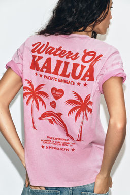 CAMISETA EFECTO LAVADO TEXTO / Rosa