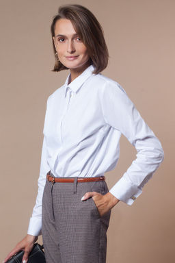 Классическая рубашка с актуальным манжетом под запонки, с запонками высокого качества в подарок.