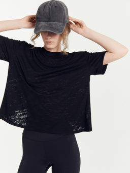 Футболка женская короткая в черном цвете волны на черном 302926/1