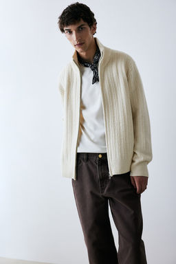 Cardigan en punto texturizado Regular Fit
