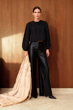 Beyaz Boho Gupur Yaka Detayl? Hafif Crop Gomlek TWOAW26GO00071