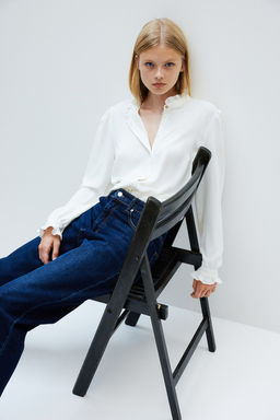 Blusa con ribetes de volante