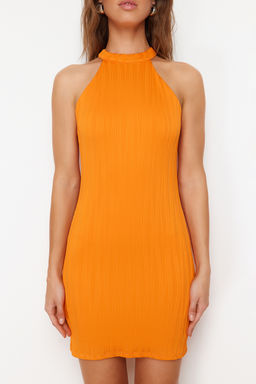 Turuncu Dokulu Halter Yaka Bodycone/Vucudu Saran Orme Mini Kalem Elbise TWOSS24EL00472 - Trendyolmilla фото 5