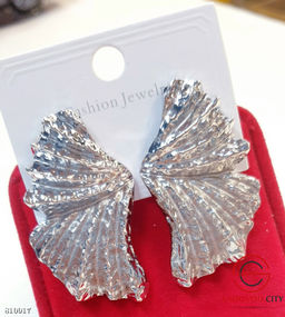 Женские серьги для праздника